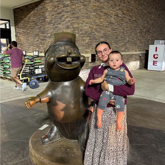 hi! im abbi my favorite brands are coach,ralph lauren,&anthro!🎀 - Picture 2 of 11